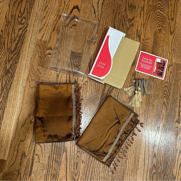 14 Chair Bows, Table Runners, Wreath, Tree and/or Staircase Garland and more! - Picture 2 of 11